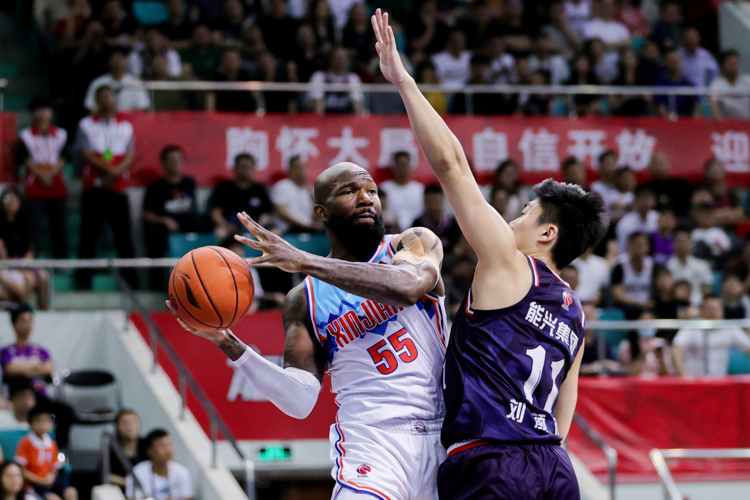 包含冲刺阶段CBA常规赛传出新动向，法兰克福更衣室发声，管理层表态——话题不断，高层口径保持一致的词条