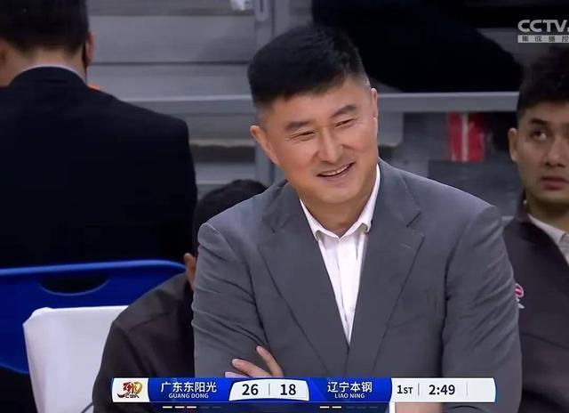 包含冲刺阶段CBA常规赛传出新动向，法兰克福更衣室发声，管理层表态——话题不断，高层口径保持一致的词条