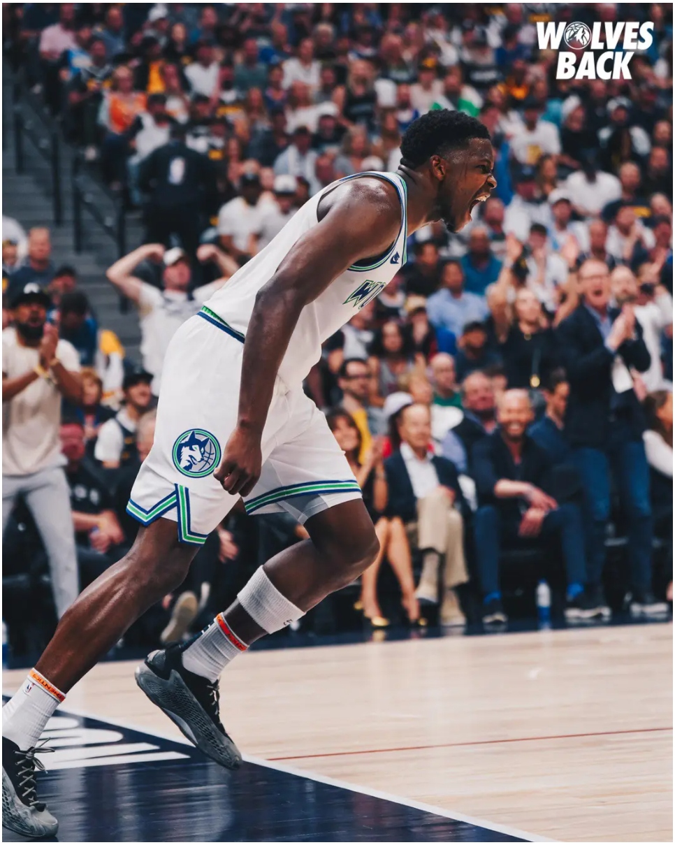 包含今晚明尼苏达森林狼备战NBA季后赛，复出首秀细节曝光，更衣室稳定，心理建设被强调的词条