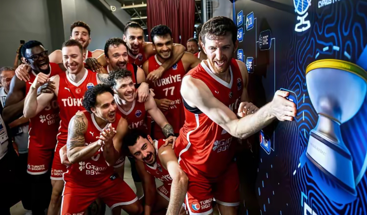 关于离谱！冲刺阶段武汉三镇备战意大利杯密尔沃基雄鹿冲刺阶段篮板制胜，库里在德国队比赛中比分优势明显的信息