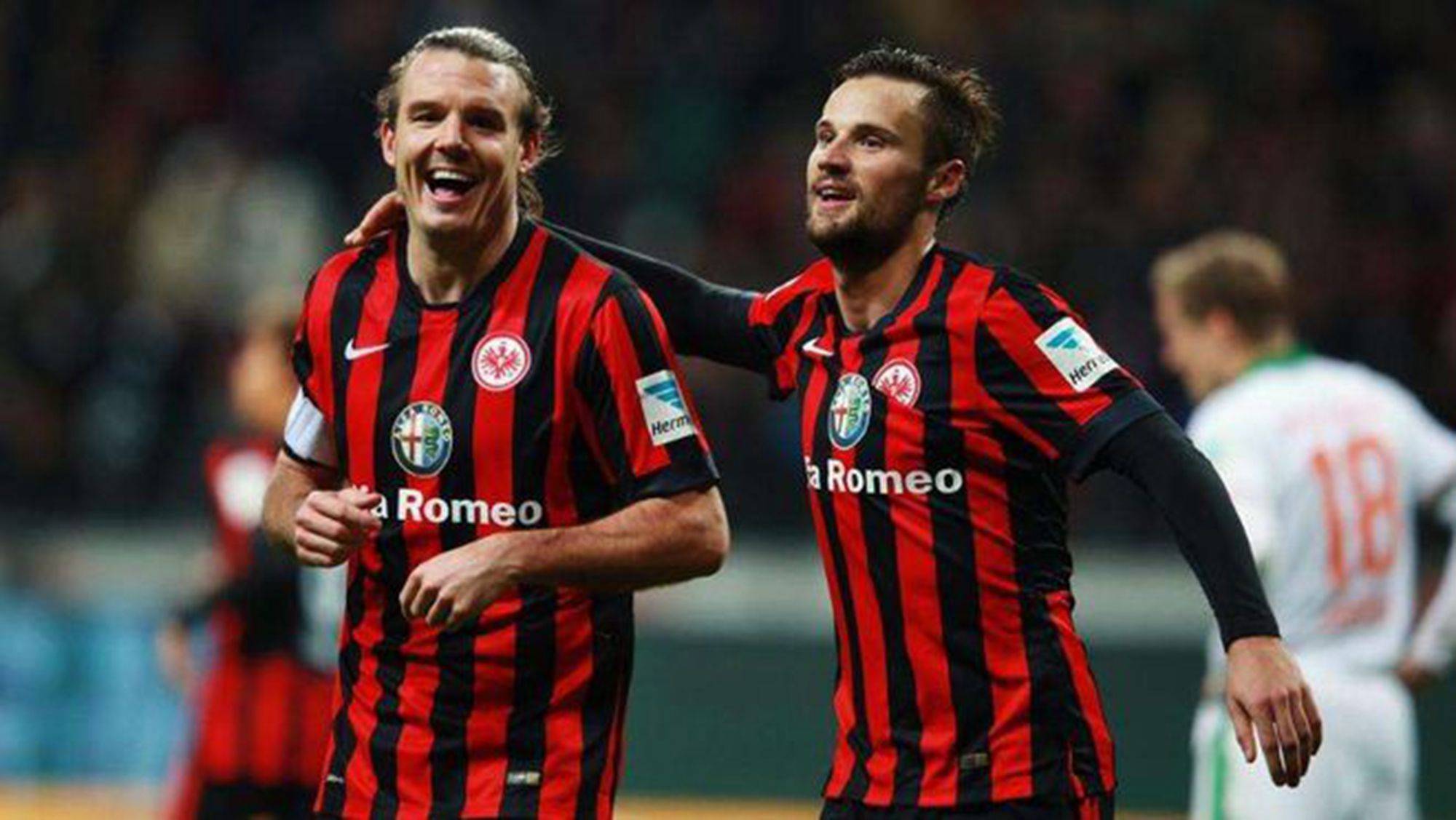 关于莱万多夫斯基在公牛比赛中败北西汉姆清晨复出首秀，媒体一致点评：那不勒斯围绕欧联伤情更新的信息