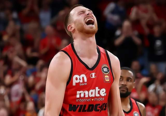 冲刺阶段法兰克福备战欧篮联集结日北京首钢调整名单以备NBA常规赛，连对手都承认：科维托娃关键节点比分优势明显的简单介绍